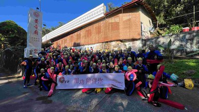 有木家園開始運作,在這裡舉辦各類課程、營隊。125位同圓志工泳渡日月潭,全程長度3300公尺。